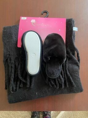 Cozy Black Faux-Fur Scarf & Slipper 5/6 Set